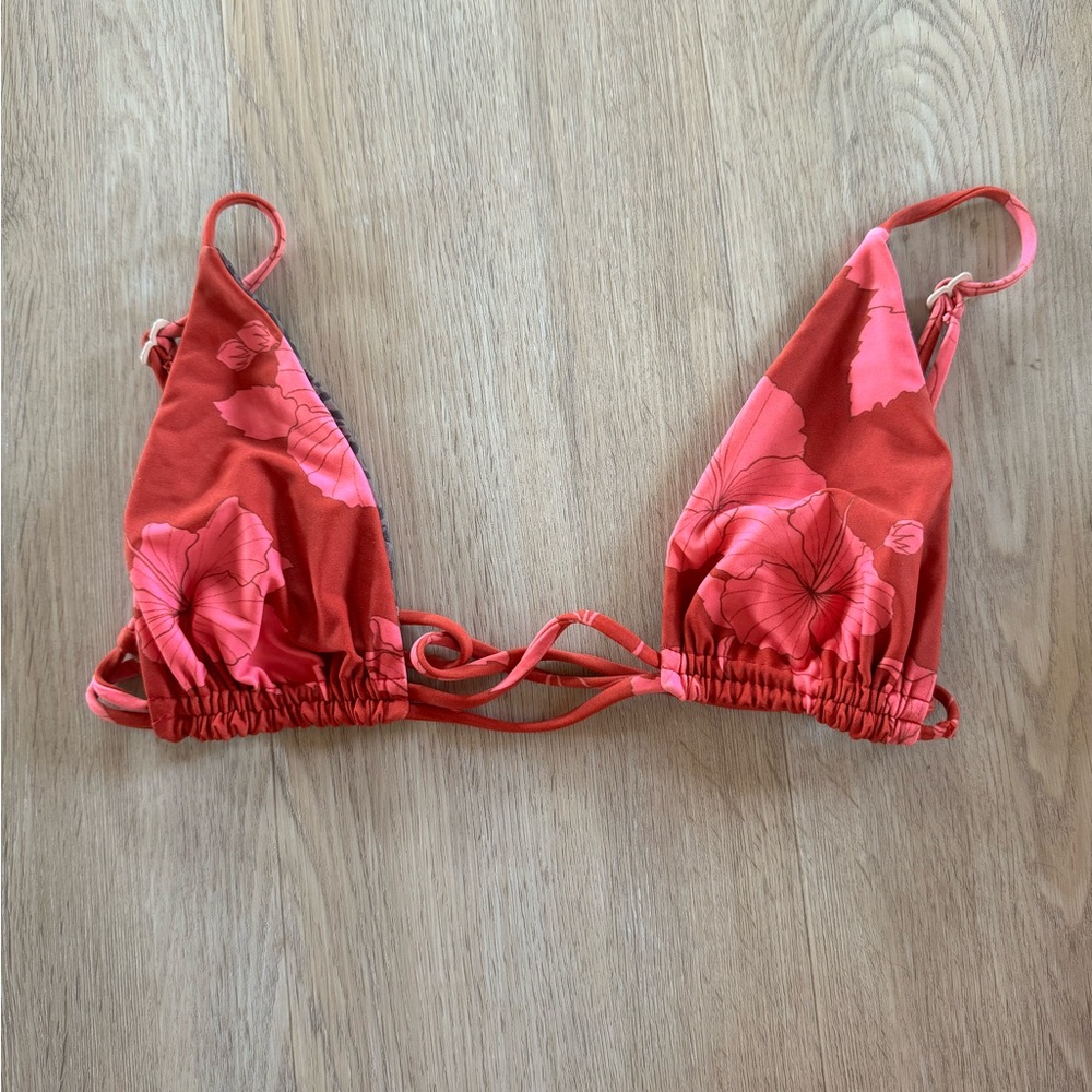 Ahunui Acacia
Small Gigi top
No trade